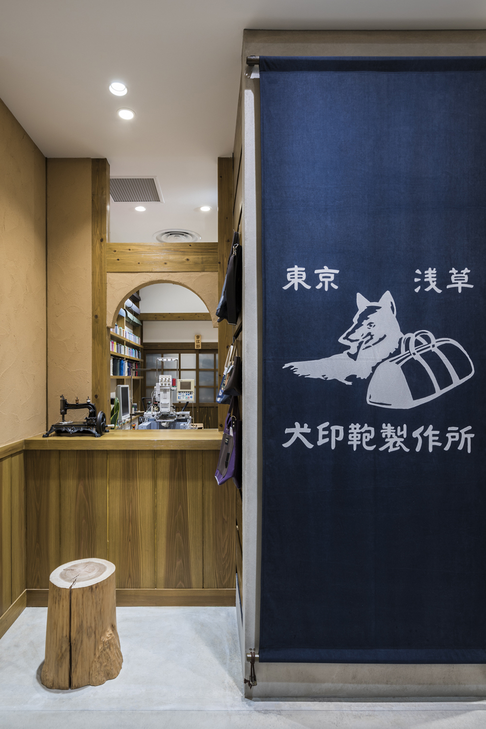 犬印鞄製作所 上野店　2017年